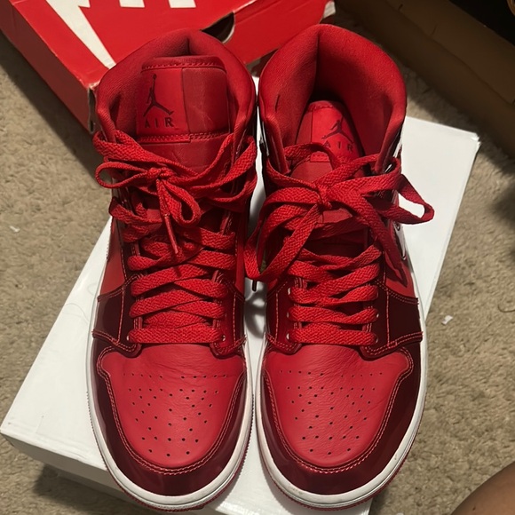 Jordan Red Sneakers High-Top Patent Leather - Picture 17 of 17